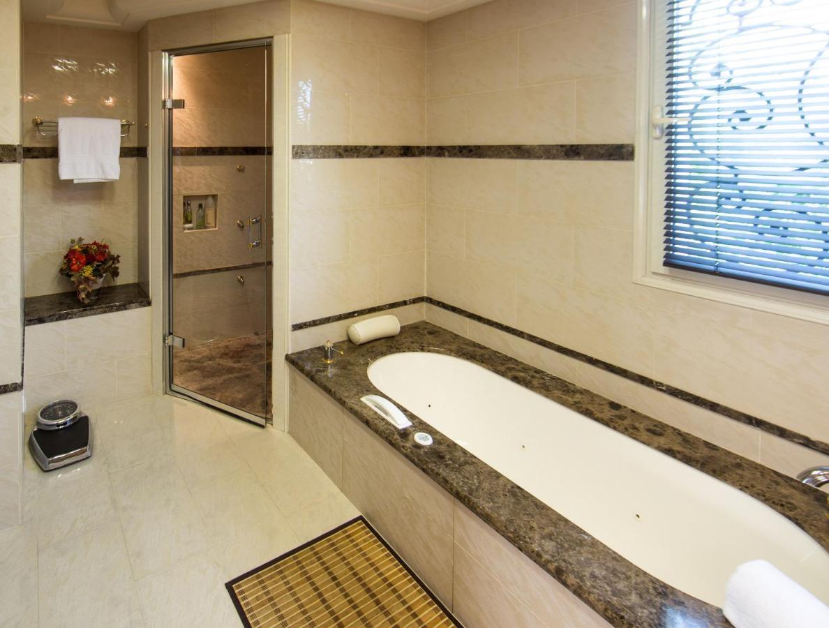 El Paradisio Splendid 5 Stars Villa Atypical In Antibes With Overflowing Swiming Pool Экстерьер фото